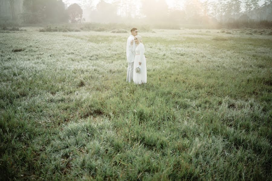 Fotógrafo de casamento Denden Syaiful Islam (dendensyaiful). Foto de 6 de agosto 2022