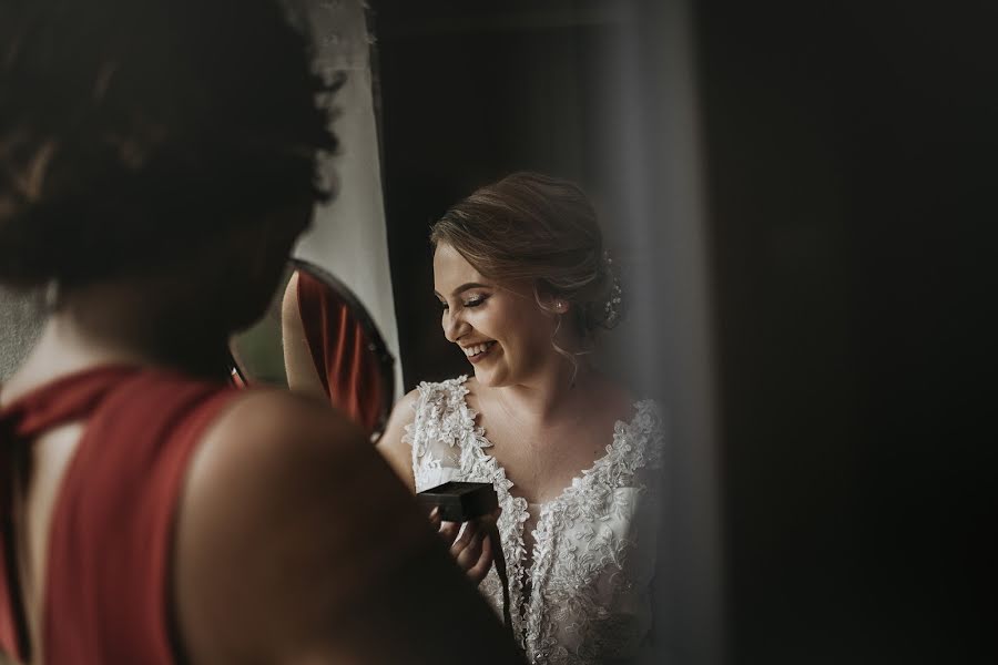 Fotógrafo de bodas Karol Prajzner (otopanfoto). Foto del 5 de enero 2020