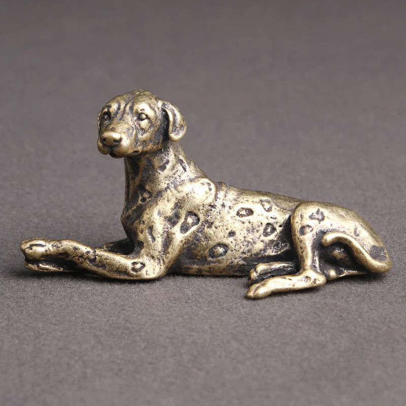 Décoration de bureau Chien du Zodiaque chinois en laiton vieilli, un objet décoratif élégant et symbolique pour votre espace personnel.