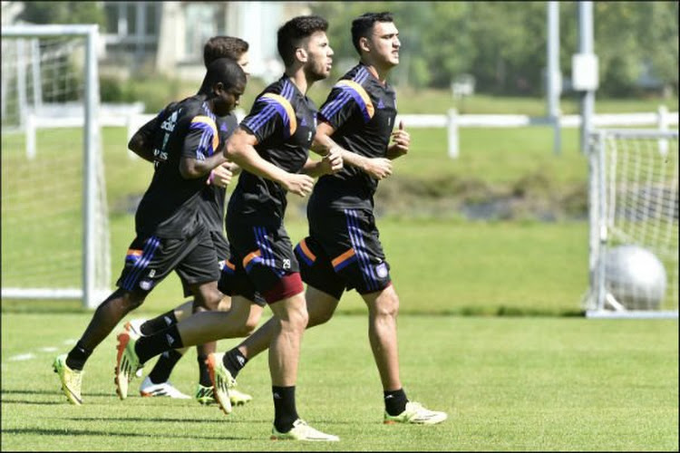 Hasi verwelkomt 22 man (inclusief Suarez) op eerste veldtraining