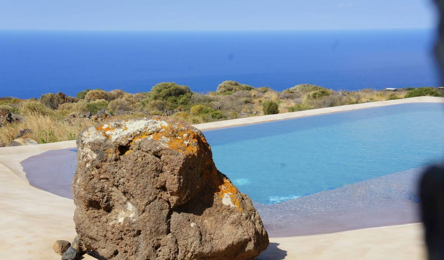 House with pool Pantelleria