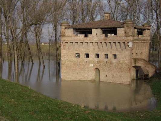 La rocca e il Po di supergigi