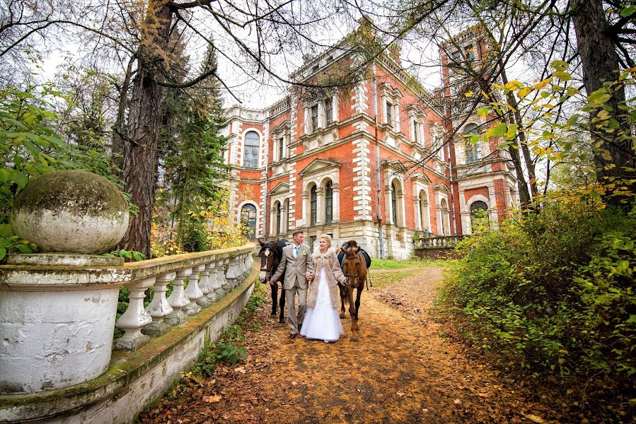 Fotógrafo de casamento Elena Bykova (eeelenka). Foto de 10 de janeiro 2017