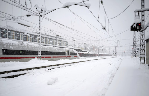 Više gradova u Nemačkoj okovali sneg i led, i usporili život