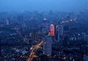  A panoramic night view of Hanoi.