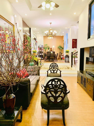 Nữ danh hài khá yêu thích cuộc sống gần gũi với thiên nhiên nên trong nhà có nhiều chậu hoa, cây cảnh