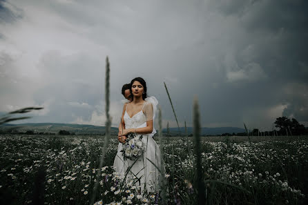 Hääkuvaaja Tsitsi Chkheidze (indigo-fleur). Kuva otettu 10. toukokuuta 2022