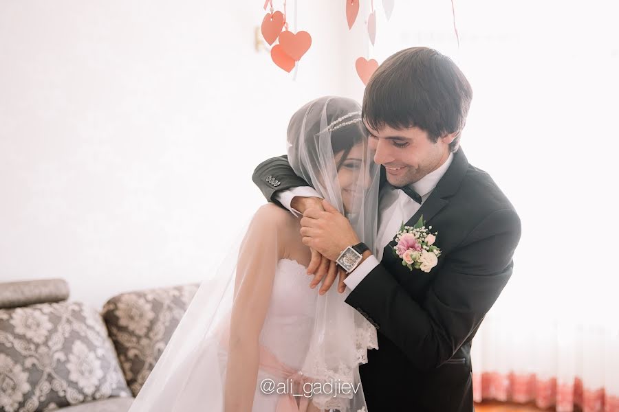 Fotógrafo de casamento Ali Gadzhiev (adeon). Foto de 10 de janeiro 2015