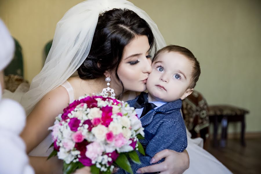 Wedding photographer Oksana Bazhaeva (oksi85). Photo of 6 February 2014