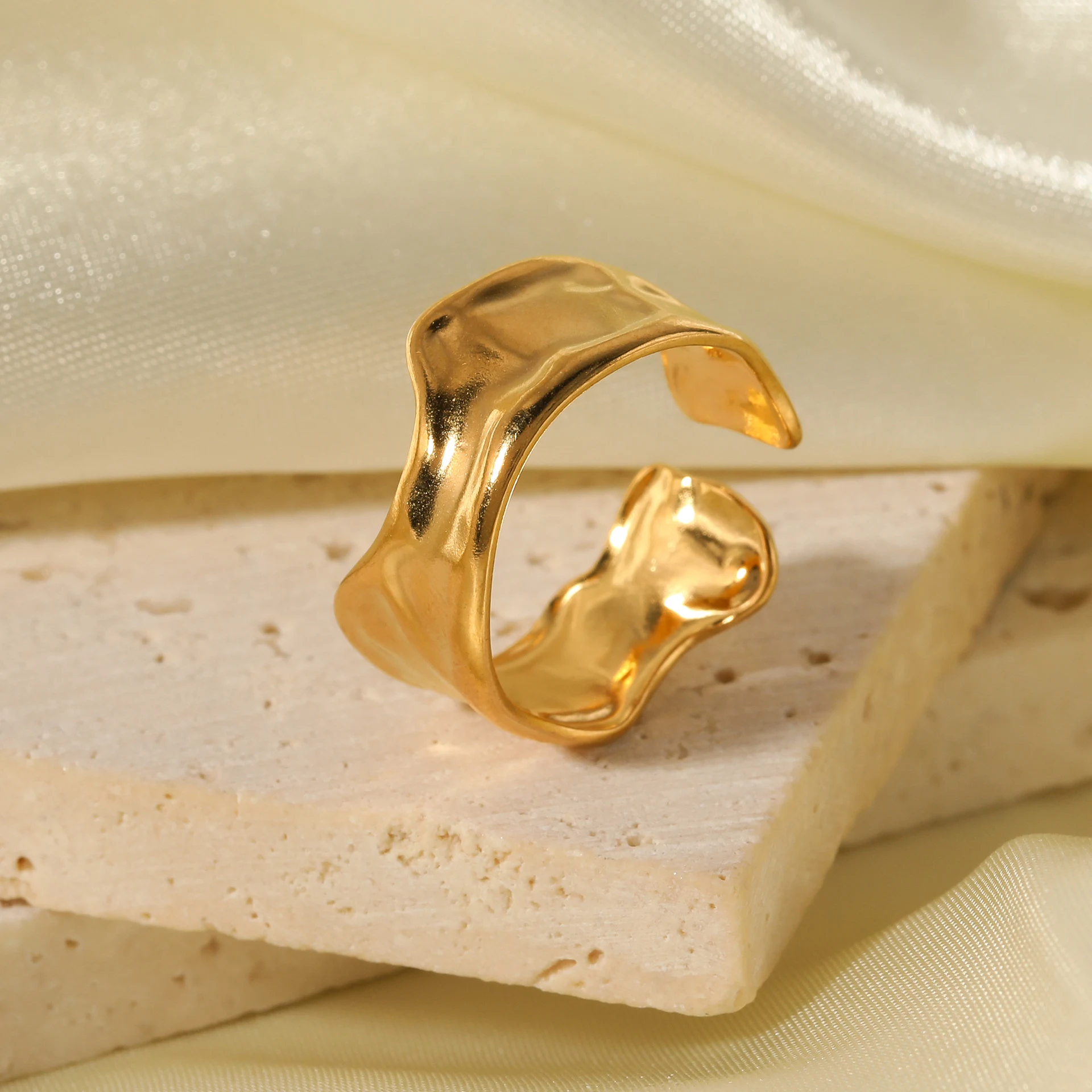 Ungewöhnlicher Alufolien-Textur Indexfingerring – Einzigartiger Schmuck, der Ihren Look aufwertet. Perfekt für jeden Anlass.