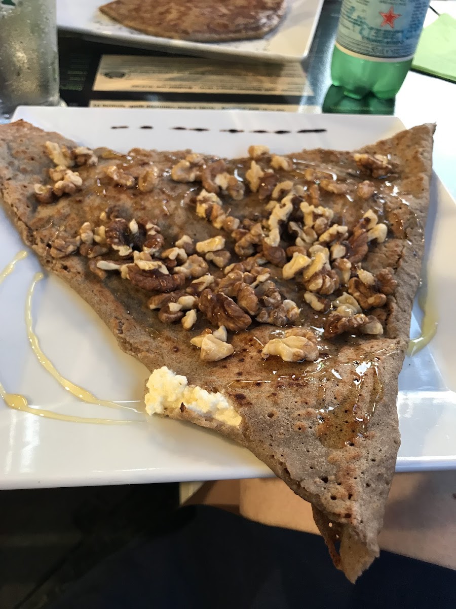 Walnut and honey GF galette with goat cheese.  Very big portion, good to share.  Super sensitive and I had no issues.