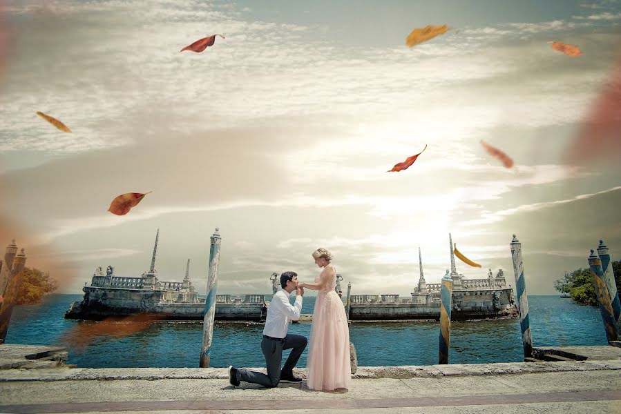 Fotógrafo de casamento Bruno Urbina (brunoneptuno). Foto de 24 de janeiro 2022