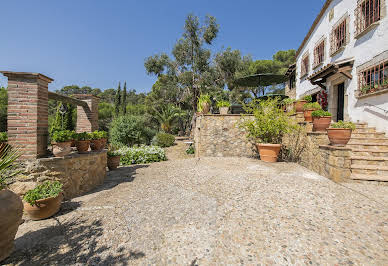 House with pool and garden 5