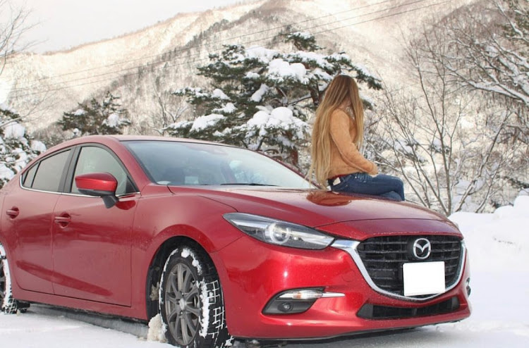 アクセラのアクセラ・ドライブ・セダン女子・車好き女子・車が好きな人と繋がりたいに関するカスタム事例の投稿画像1枚目