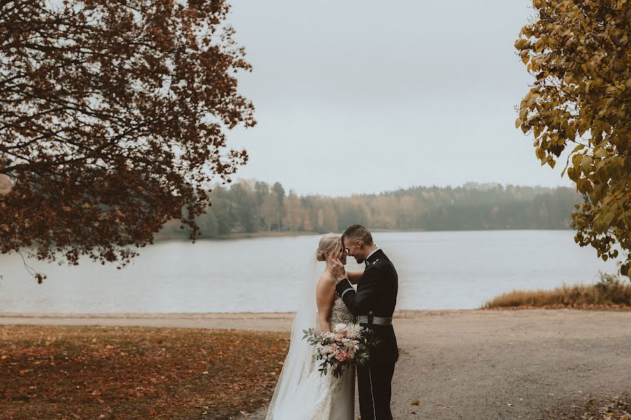Nhiếp ảnh gia ảnh cưới Salla Vesa-Tikkanen (kuvaajalahti). Ảnh của 30 tháng 11 2022