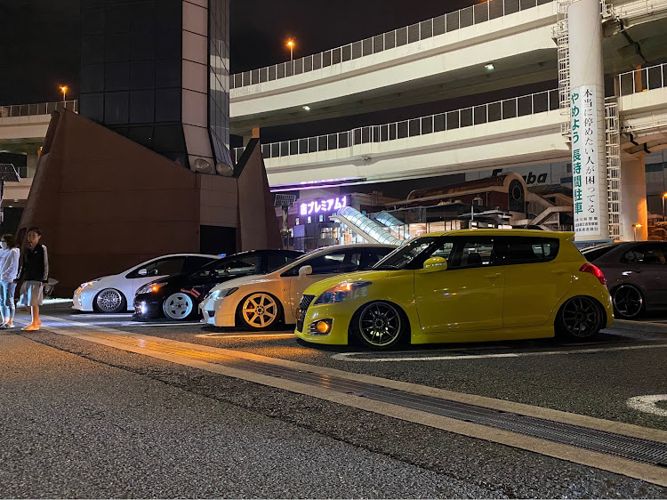 スイフトスポーツの撮り溜め写真・シャコタン・純ベタ・stance・車高短に関するカスタム事例の投稿画像1枚目