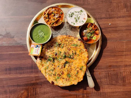 Paneer Pyaaz Amritsari Kulcha