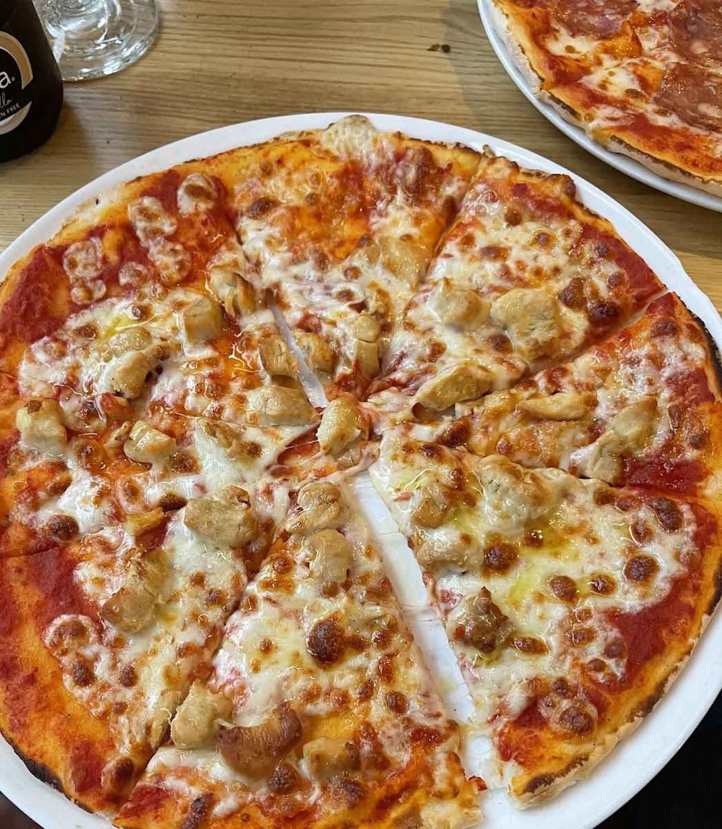 Pizza with chicken