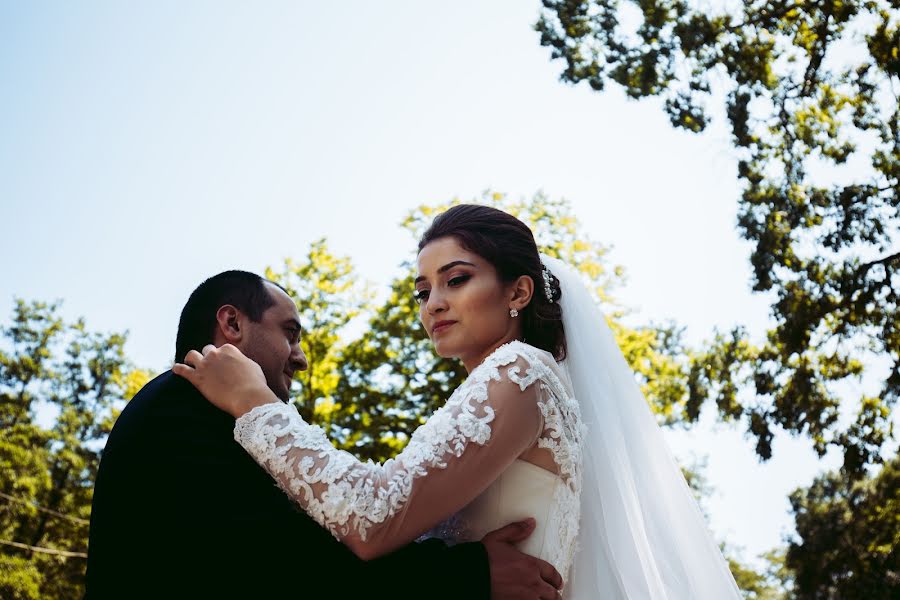 Fotógrafo de casamento Azamat Khanaliev (khanaliev). Foto de 1 de setembro 2016