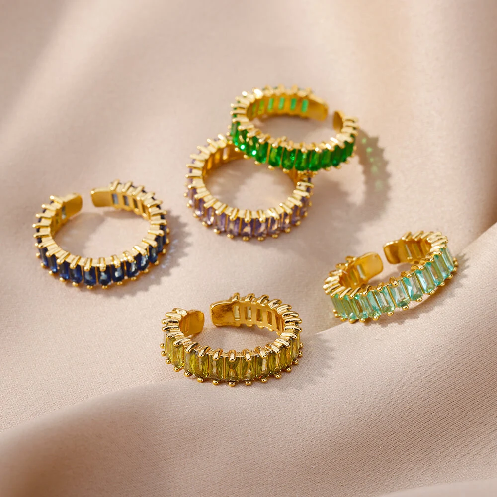 Title 6, Anillo de circonita y pedrería arcoíris europeo...