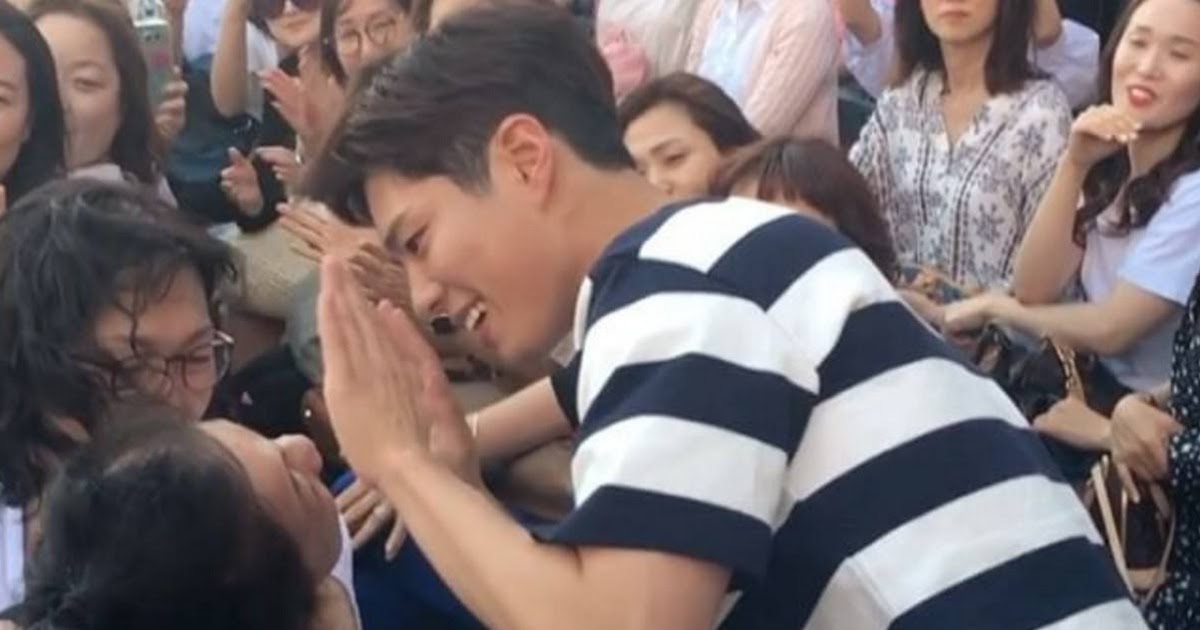 Park Bo Gum has finally posted to Instagram for the first time, and fans  are welcoming him with arms wide open 🤩🥳 Last month, fans began t…