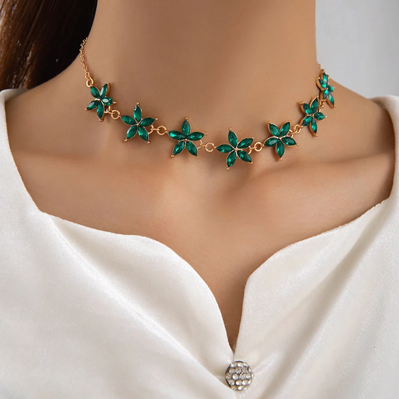 Collier femme multi-rangs sauvage au tempérament jade. Un bijou sophistiqué pour sublimer toutes vos tenues et affirmer votre style unique.