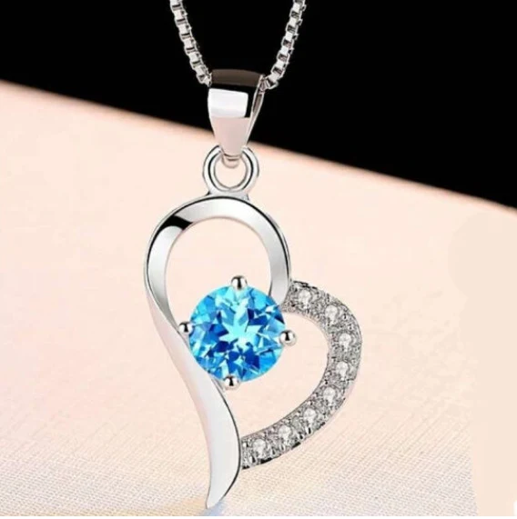 Collier femme pendentif cœur doux, en forme de cœur, un bijou romantique et élégant, cadeau parfait pour exprimer votre amour avec douceur.