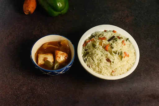 Veg Fried Rice With Chilli Paneer