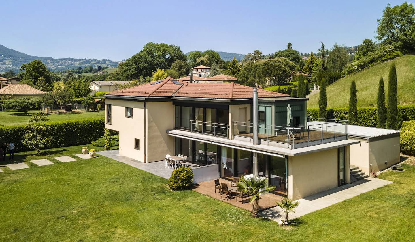 House with garden and terrace Montreux