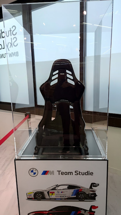 GRヤリスのアネスト岩田ターンパイク・RECARO・フルバケ・カーボンに関するカスタム事例の投稿画像1枚目
