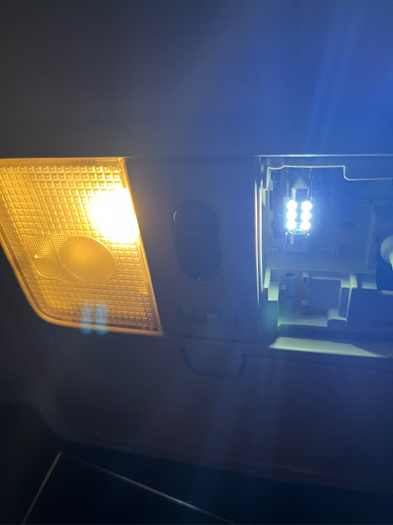スカイラインクーペの#スカクー#cpv35#v35・#LED化・#いいね・#フォローお願いします・ポジションランプ交換に関するカスタム事例の投稿画像1枚目