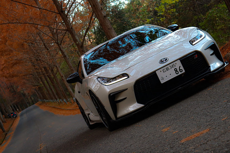 GR86のGR86・紅葉・紅葉と愛車・メタセコイア並木・メタセコイア並木の紅葉に関するカスタム事例の投稿画像1枚目