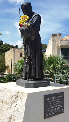 Statua San Francesco di Paola