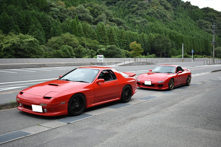 RX-7のドライブ・親子でツーショット・ガキの友達も一緒に遊んだに関するカスタム事例の投稿画像2枚目