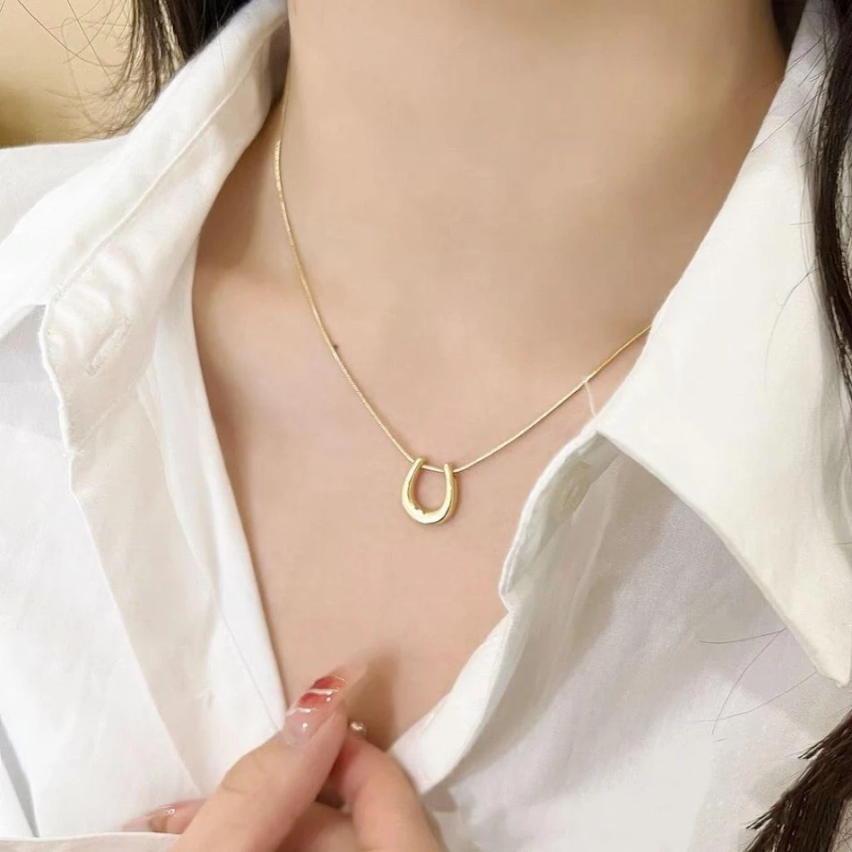Collier coréen en U lavable en alliage, sauvage et tempérament. Un accessoire polyvalent et élégant pour un look sophistiqué et tendance.