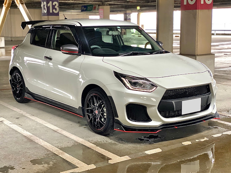 スイフトスポーツのスイフトスポーツ・zc33s・カスタム・エアロパーツ・インスタに関するカスタム事例の投稿画像1枚目