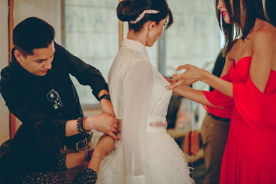 Fotógrafo de casamento Valery Garnica (focusmilebodas2). Foto de 1 de junho 2017