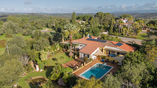 Maison avec piscine et terrasse 1