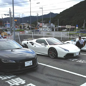 R8 クーペ