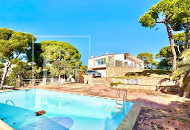 Maison avec piscine et terrasse 19