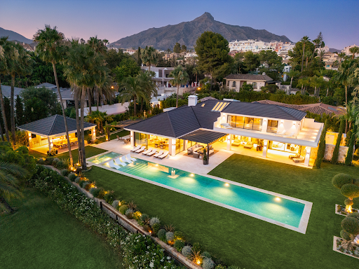 House with pool and garden 1