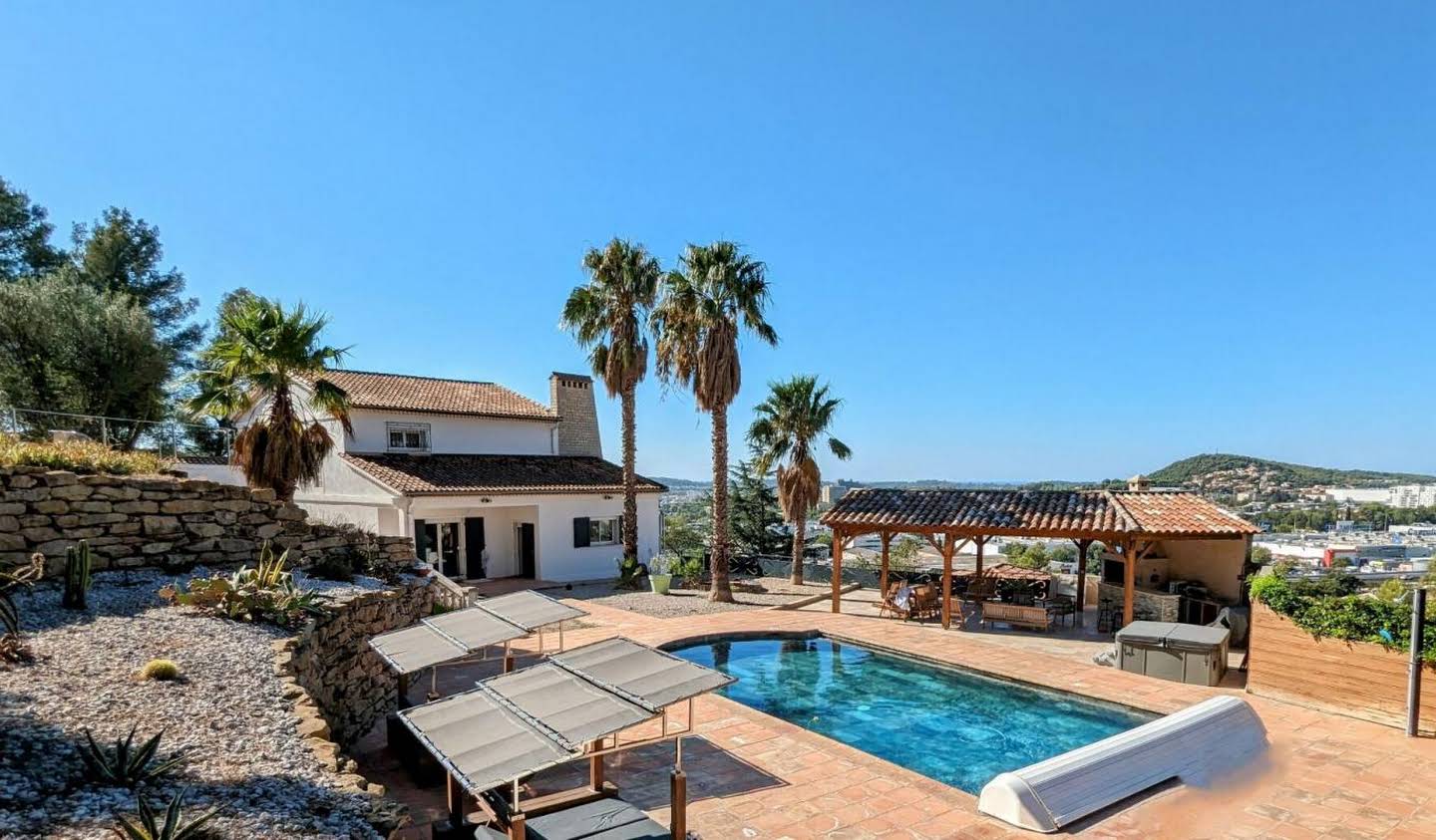 Villa with pool and terrace La Valette-du-Var