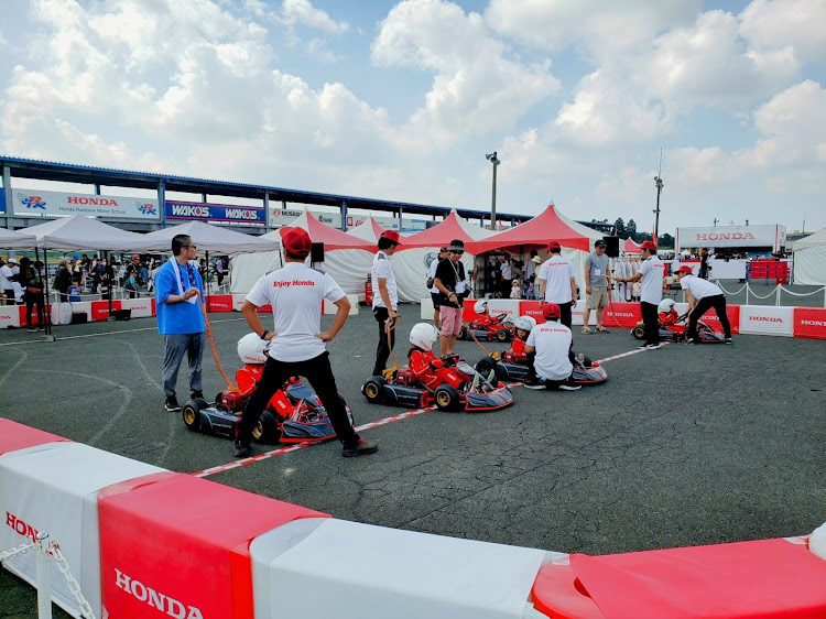 R2のHONDA・熊本・レッドブル・スーパーGT・デモランに関するカスタム事例の投稿画像10枚目