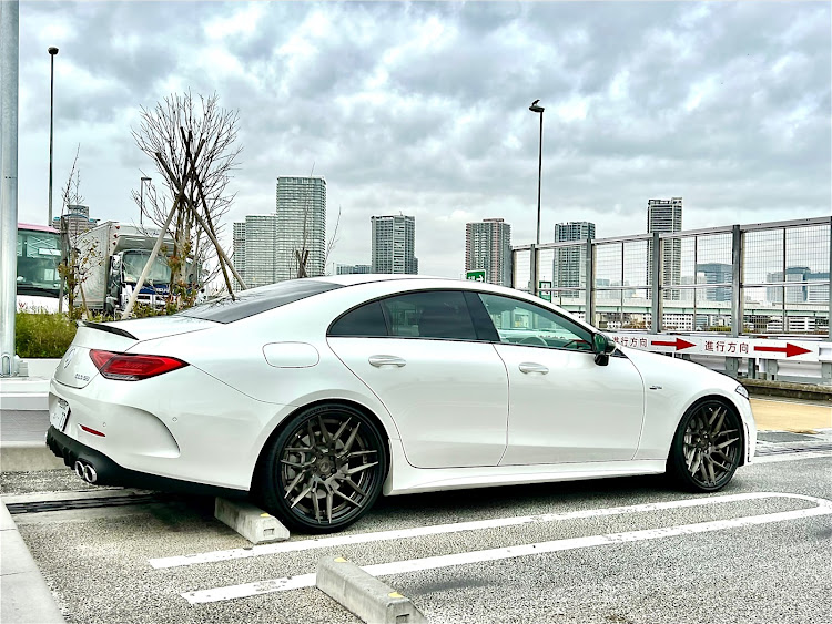 CLSのメルセデス・ベンツ・AMG・辰巳第二PA・ホイール交換・ドライブ好きに関するカスタム事例の投稿画像1枚目