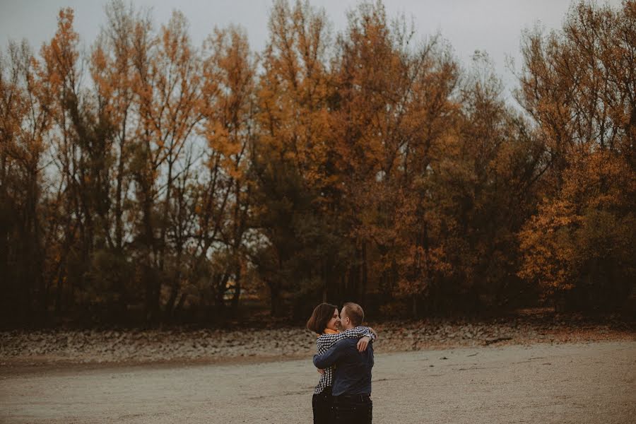 Fotógrafo de casamento Dániel Németh (room8photography). Foto de 3 de março 2019