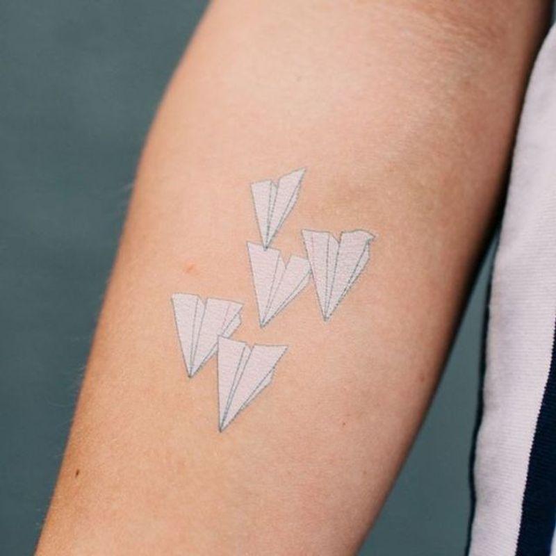 White tattoo แท็ททูสีขาวสุดคูล ลายใหม่ที่วัยรุ่นฝรั่งชอบ