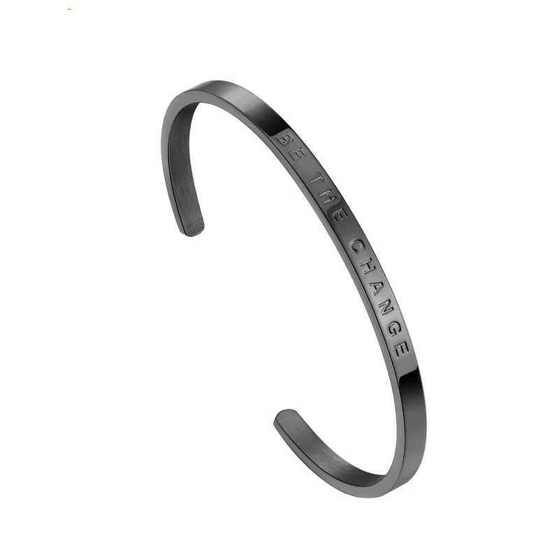 Pulseira de moda BETHECHANGE em aço titânio com extremidade aberta. Um acessório elegante para inspirar e fazer a diferença.