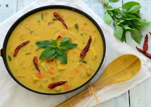 Thai Yellow Curry Veg | Steamed Rice.