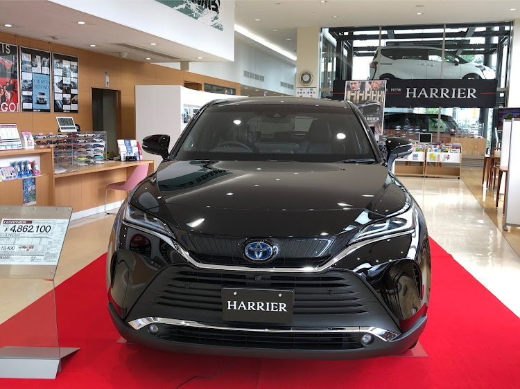 プリウスの新型ハリアー・トヨタ自動車に関するカスタム事例の投稿画像1枚目