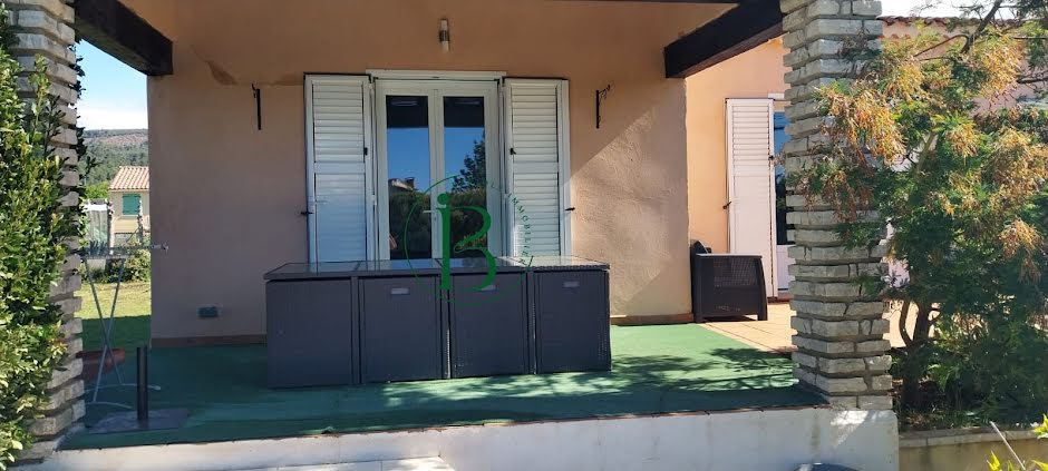 Vente villa 5 pièces 121 m² à Tavernes (83670), 375 000 €